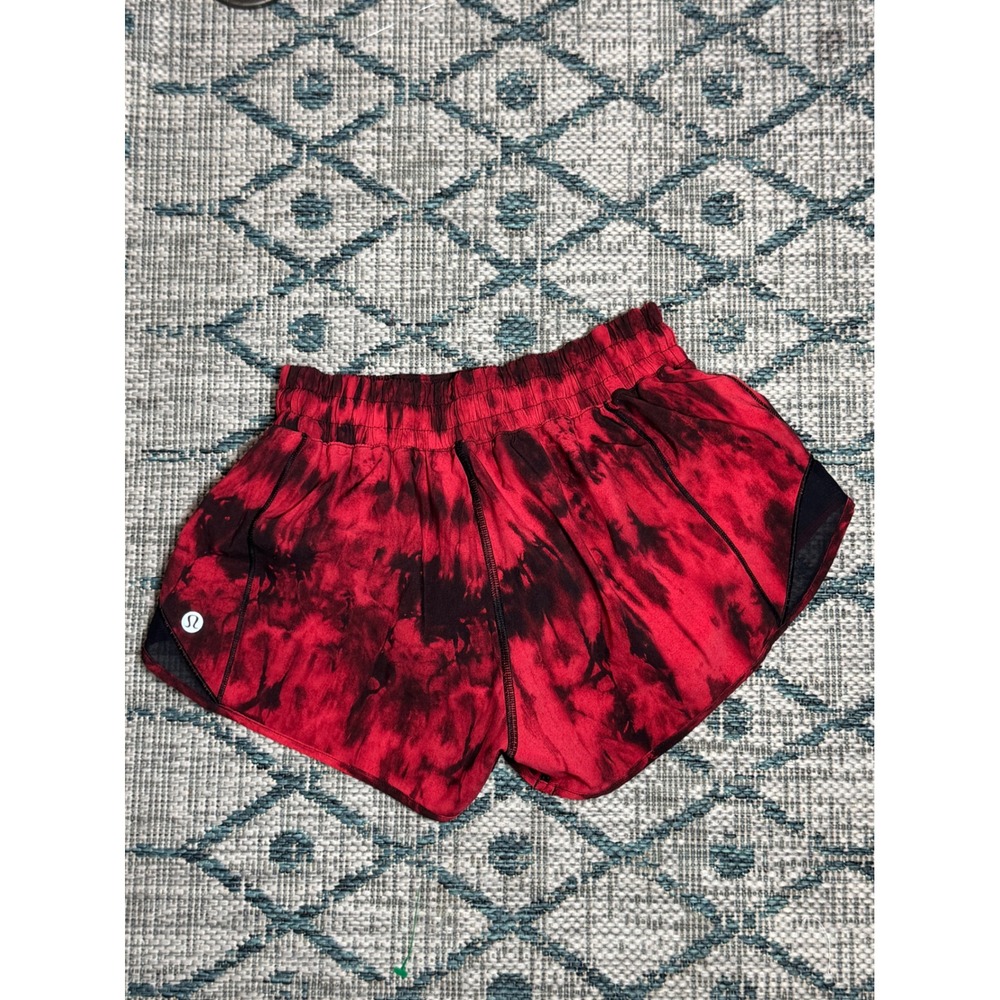 Lululemon Hotty Hot Short II 2.5 Game Day Red Black Tie Dye W7BHVR Size 6